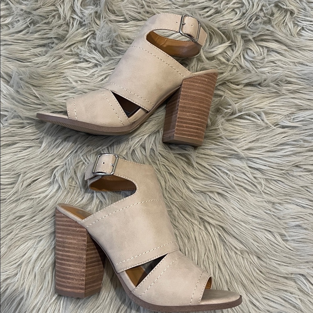 Dolce Vita Heel Sandals - Picture 3 of 5